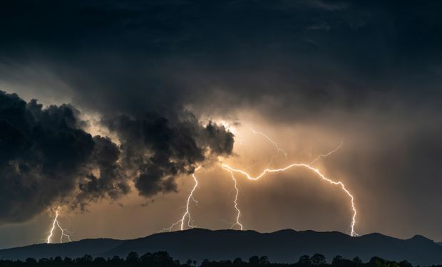 Previsão do clima: chuvas colocam Santa Catarina em alerta vermelho; Centro-Norte também sob risco