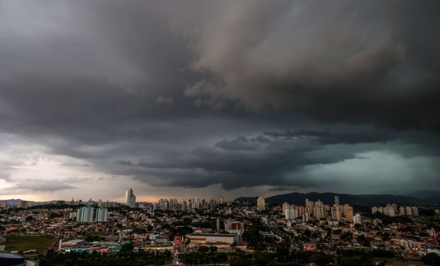 Previsão do tempo: tempestades afetam Sudeste, Centro-Oeste e Norte; RS enfrenta calor intenso