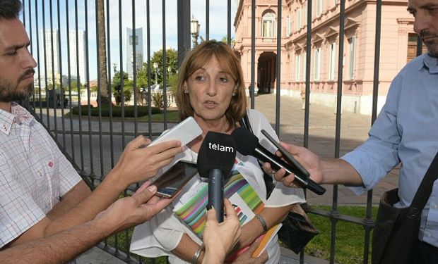 Ministra de Producción, Alicia Ciciliani, tras reunirse con referentes de la cadena lechera en Casa de Gobierno.