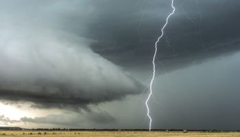 Ciclone extratropical avança e traz chuva forte, ventos e temporais ao Sul e Sudeste