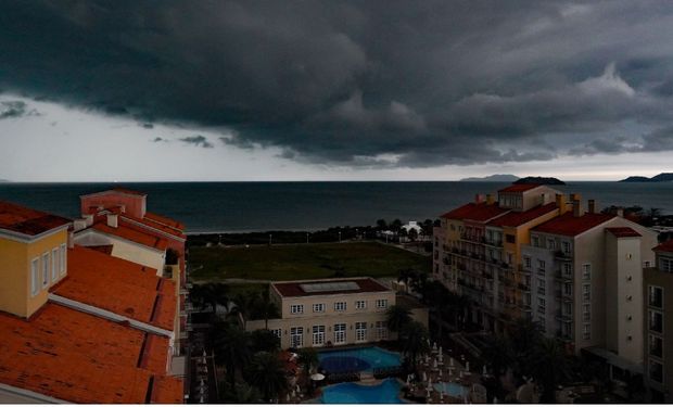 Ciclone extratropical ameaça Sul e Sudeste com ventos de até 115 km/h