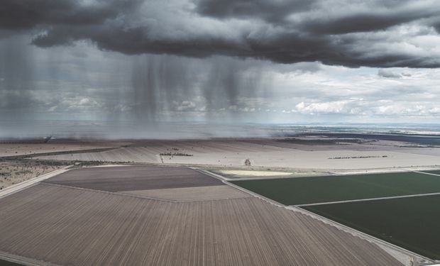 Ciclone extratropical e frente fria causam chuva e vento no Sul