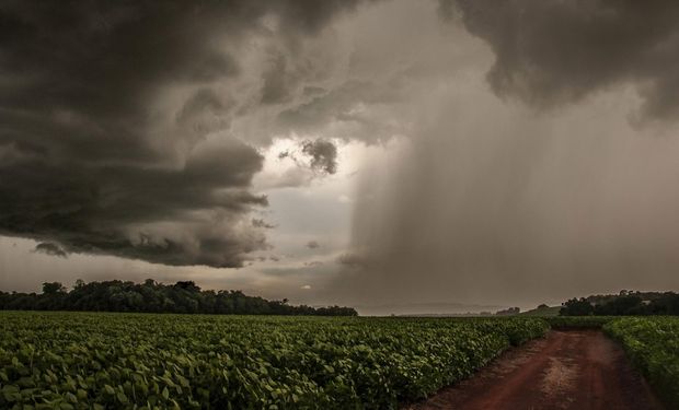 Ciclone forma frente fria e espalha temporais pelo Brasil nesta terça-feira