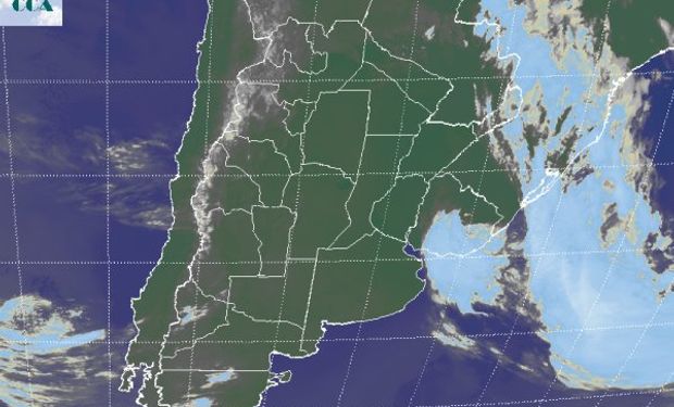 Algunas perturbaciones menores transitan la Patagonia hacia el océano, con mínimas posibilidades de afectar el sur de la región pampeana, más allá de algún aumento temporario de las coberturas nubosas.