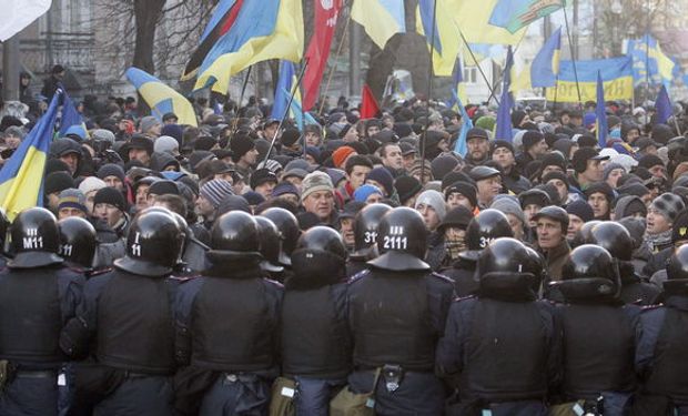 Más incertidumbre en Ucrania: el presidente da un paso al costado