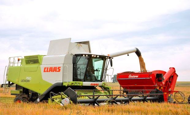 La empresa ofrece servicios de contratista en el  sector arrocero con máquinas de CLAAS.