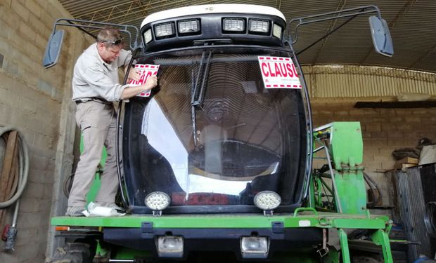 Laboulaye: clausuran máquina aplicadora tras la denuncia de vecinos.