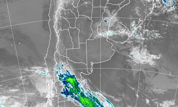 En el recorte de imagen satelital, se aprecian coberturas de nubes bajas sobre el centro este del país