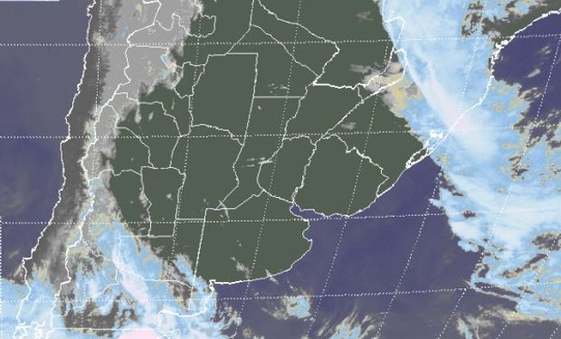 En el recorte de imagen satelital, se aprecia toda la zona productiva de Argentina ubicada entre dos sistemas frontales.