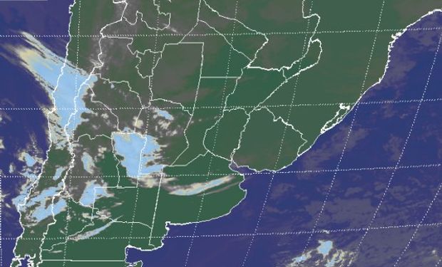 Se aprecian perturbaciones desorganizadas que avanzan desde el oeste generando coberturas sobre la región cuyana y puntana.