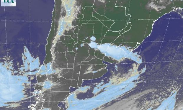 El recorte de la Imagen Satelital deja ver una perturbación sobre la provincia de SF y centro del Litoral.