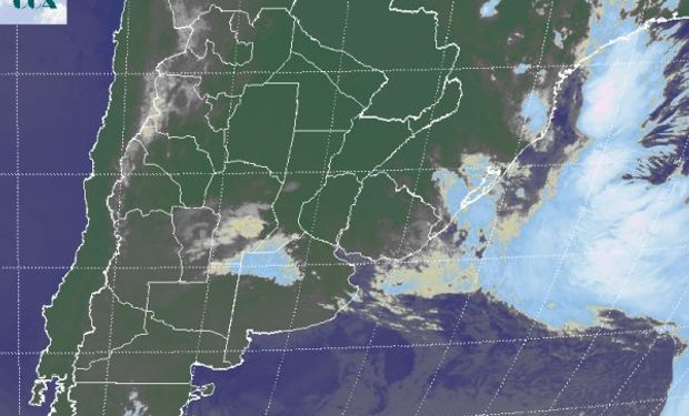 Sobre el centro sur de CB y el noroeste de BA, la imagen satelital nos permite identificar las coberturas nubosas más compactas.