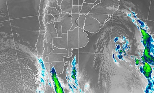 En el recorte de imagen satelital, puede apreciarse, muy desplazada hacia el este, la baja presión que impulsara el frente del fin de semana.