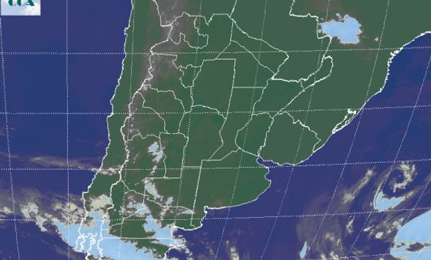 La imagen satelital evidencia el predominio de cielos con escasa nubosidad.