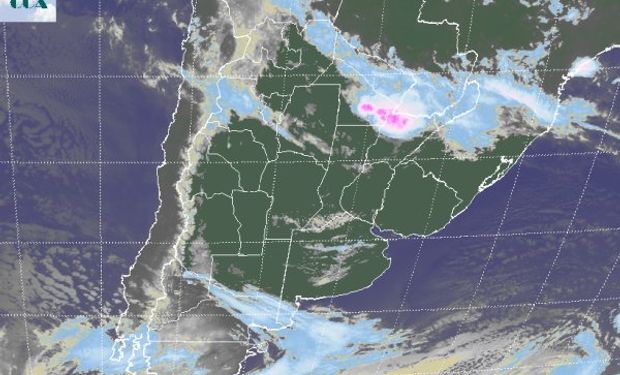 En la imagen satelital puede apreciarse el pasaje de algunas nubes sobre el centro de la provincia de BA y el sur de la zona núcleo.