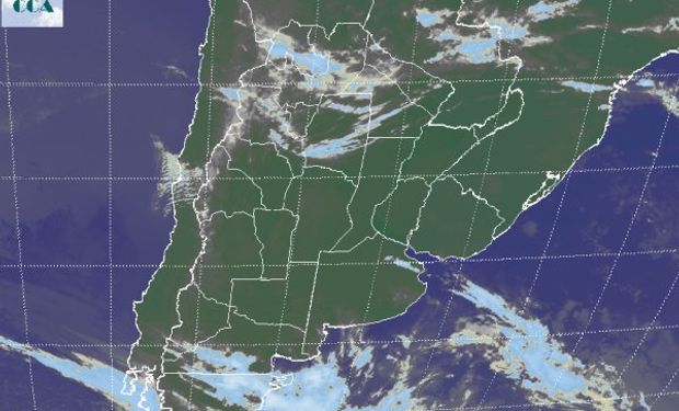 La foto satelital continúa mostrando coberturas nubosas en el noreste del país.