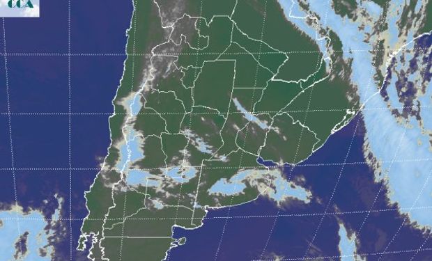 La foto satelital muestra el pasaje de nubosidad remanente del avance hacia el este de las coberturas que ayer se observaban desde Cuyo al norte de la Patagonia.
