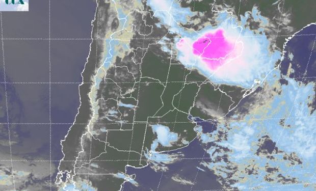 La foto satelital además de identificar la zona de alto nivel de actividad en el noreste del país y el área vecina de Paraguay.