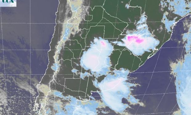 La foto satelital presenta distintas zonas donde la actividad atmosférica se ha visto potenciada y donde se están generando tormentas de variada intensidad.