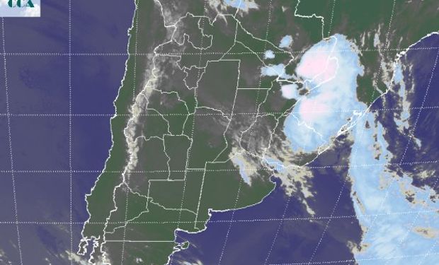 La foto satelital muestra importantes celdas de tormenta sobre el sur de la franja agrícola de Paraguay.