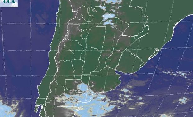 La foto satelital muestra el avance desde el norte de la Patagonia de una perturbación que tenderá a quedarse estacionaria en el sector.