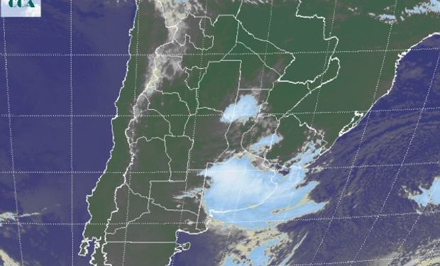 La foto satelital es bastante elocuente al mostrar la extendida cobertura nubosa que cubre la provincia de BA.