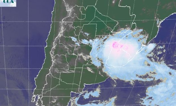 La foto satelital permite hacer foco sobre el área donde se concentra la actividad, la cual se ha mantenido prácticamente estacionaria en las últimas 24 horas.