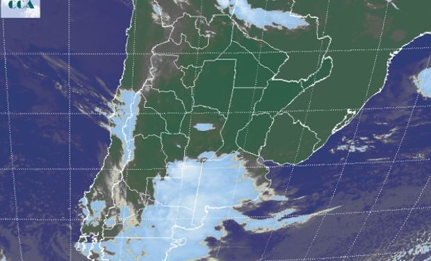 La imagen satelital permite dimensionar la vasta cobertura nubosa asociada al sistema frontal.