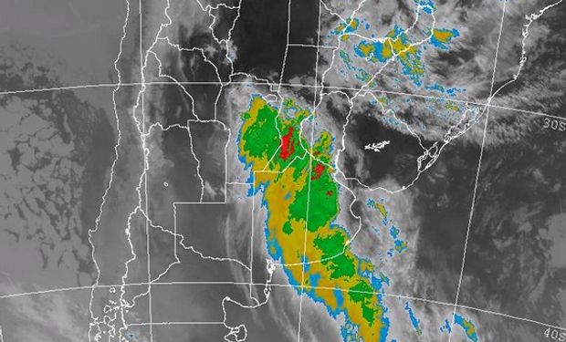 La foto satelital muestra el lento avance de la zona frontal en una extensa franja que une el norte de CB con el sudeste de SF.