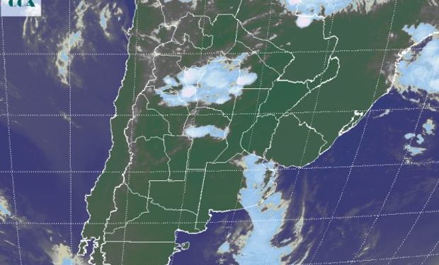 La foto satelital presenta al sistema de mal tiempo saliendo por el este de BA, con una mejora rápida y temporaria en zonas del oeste.