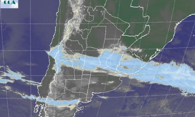 Puede apreciarse un vasto despliegue de nubes bajas.