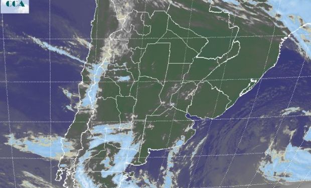 Se aprecia el tránsito de alguna nubosidad menor en la región pampeana, pero a gran escala se observa el predominio de condiciones de tiempo estable.