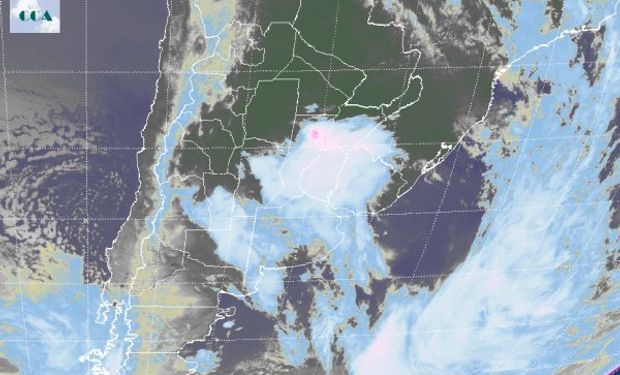 El recorte de la Imagen Satelital es prácticamente idéntica a lo que venimos observando en las últimas tres jornadas con el mayor desarrollo nuboso concentrado en las provincias del centro.