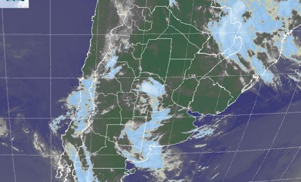 La foto satelital muestra una .extendida disposición de nubosidad sobre la franja mediterránea