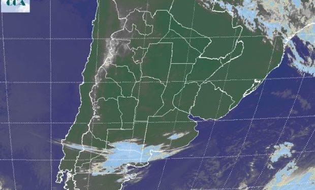 En la foto satelital se observa el avance de una perturbación menor desde el sudoeste.