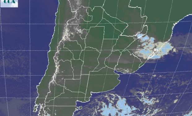 La foto satelital presenta cielos que se van despejando en el centro sur de la región pampeana.