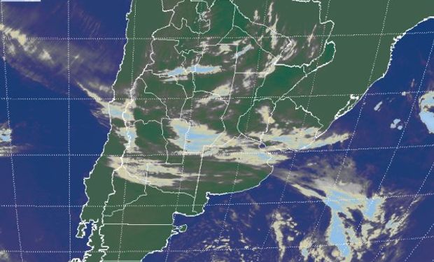 La foto satelital muestra el tránsito de nubosidad sobre gran parte del centro de la región pampeana.