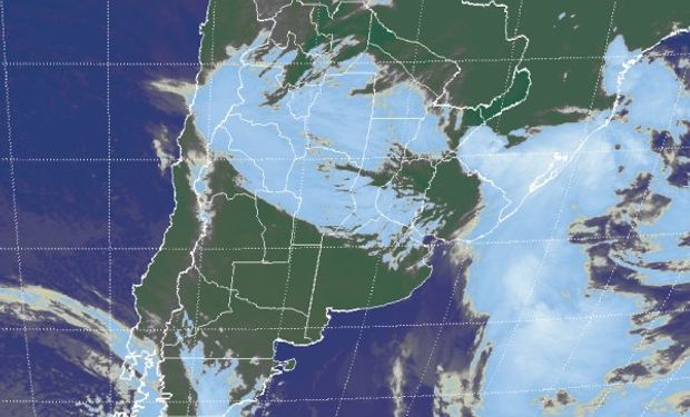 La foto satelital presenta el avance del sistema frontal hacia el noreste del país.