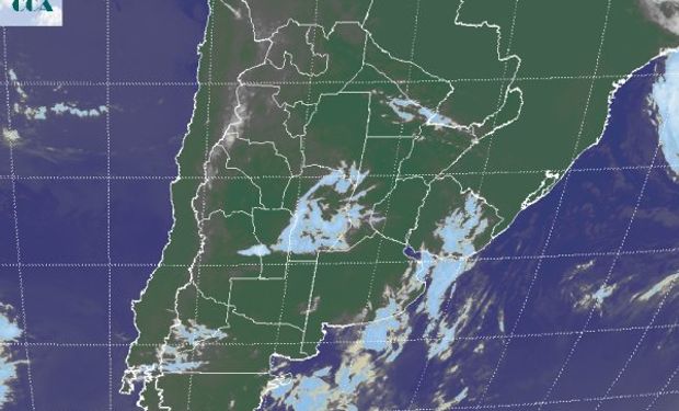 La foto satelital muestra el tránsito de algunas nubes sobre el la provincia de CB, donde algunas localidades del centro están reportando lloviznas dispersas.