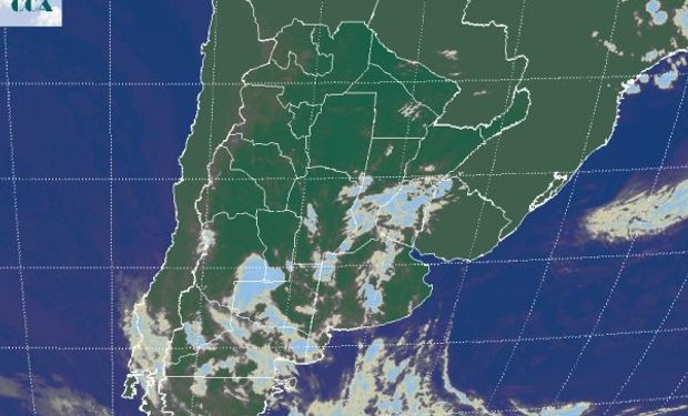 La foto satelital presenta el despliegue de nubosidad en forma desorganizada sobre vastos sectores de la región pampeana.