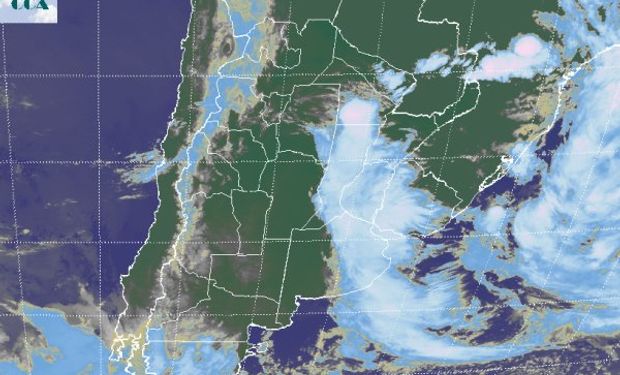 Observamos como la nubosidad se va desplazando hacia el este, destacándose una rápida mejora del tiempo en la franja mediterránea.