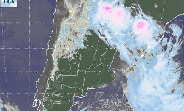 En la foto satelital, se puede ver con claridad cómo el paso del frente hacia el extremo norte del país.