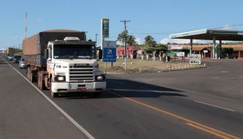 CNA pede redução imediata de tributos sobre o diesel para aliviar custos do agro