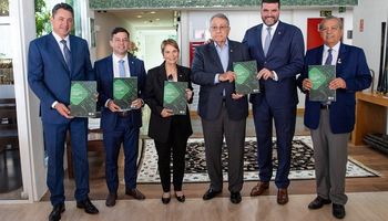 CNA entrega à FPA documento sobre Plano Safra 2023/2024