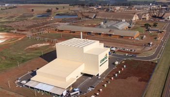 Coamo inaugura fábrica de ração e fará investimento bilionário para produzir etanol de milho