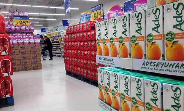 Coca-Cola y AdeS, con fuerte presencia en las góndolas argentinas. Foto: Enrique Villegas