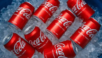 Após pressão de Trump, Coca-Cola vai mudar receita para incluir açúcar de cana