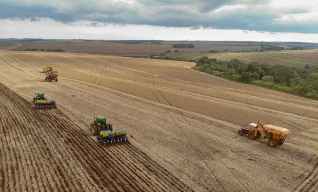 Colheita de soja avança no Paraná e estimativa é de safra recorde, com mais de 20 milhões de toneladas. (foto - Gilson Abreu/AEN-PR)