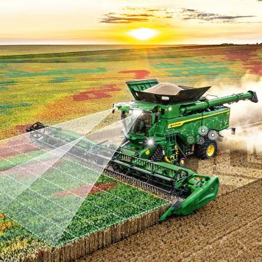 Maquinário agrícola de alta tecnologia na colheita de grãos no Brasil.