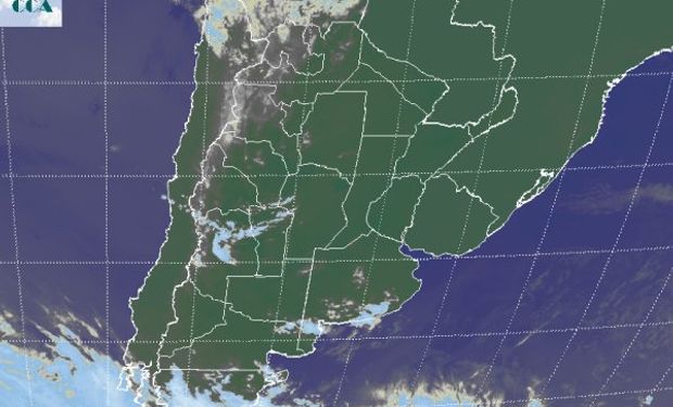 La foto satelital presenta una vasta zona de cielos despejados sobre el sudeste de Sudamérica.